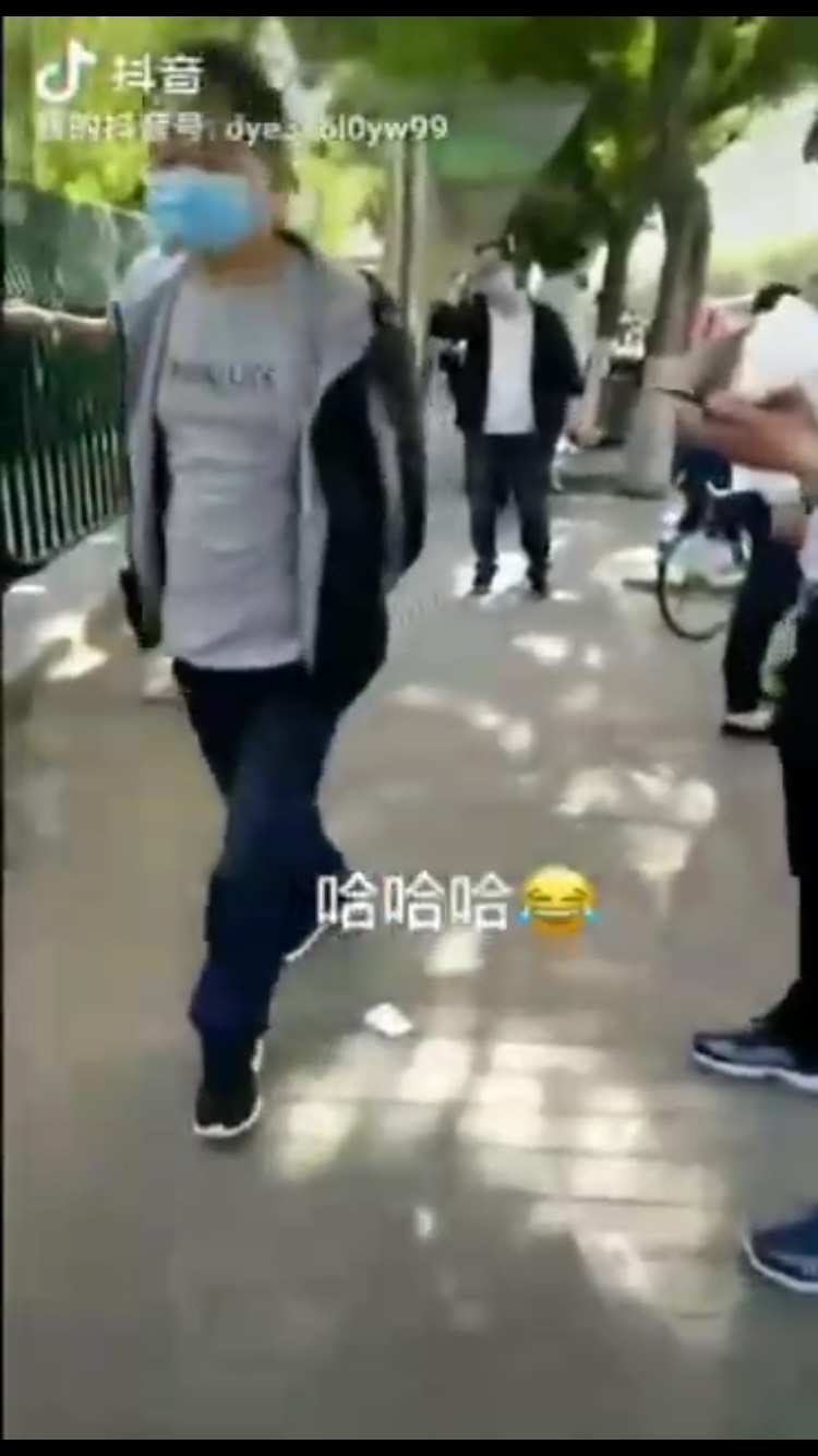 国家信访局前有来自各省的截访人员驻守。.jpg 国家信访局前有来自各省的截访人员驻守。.jpg