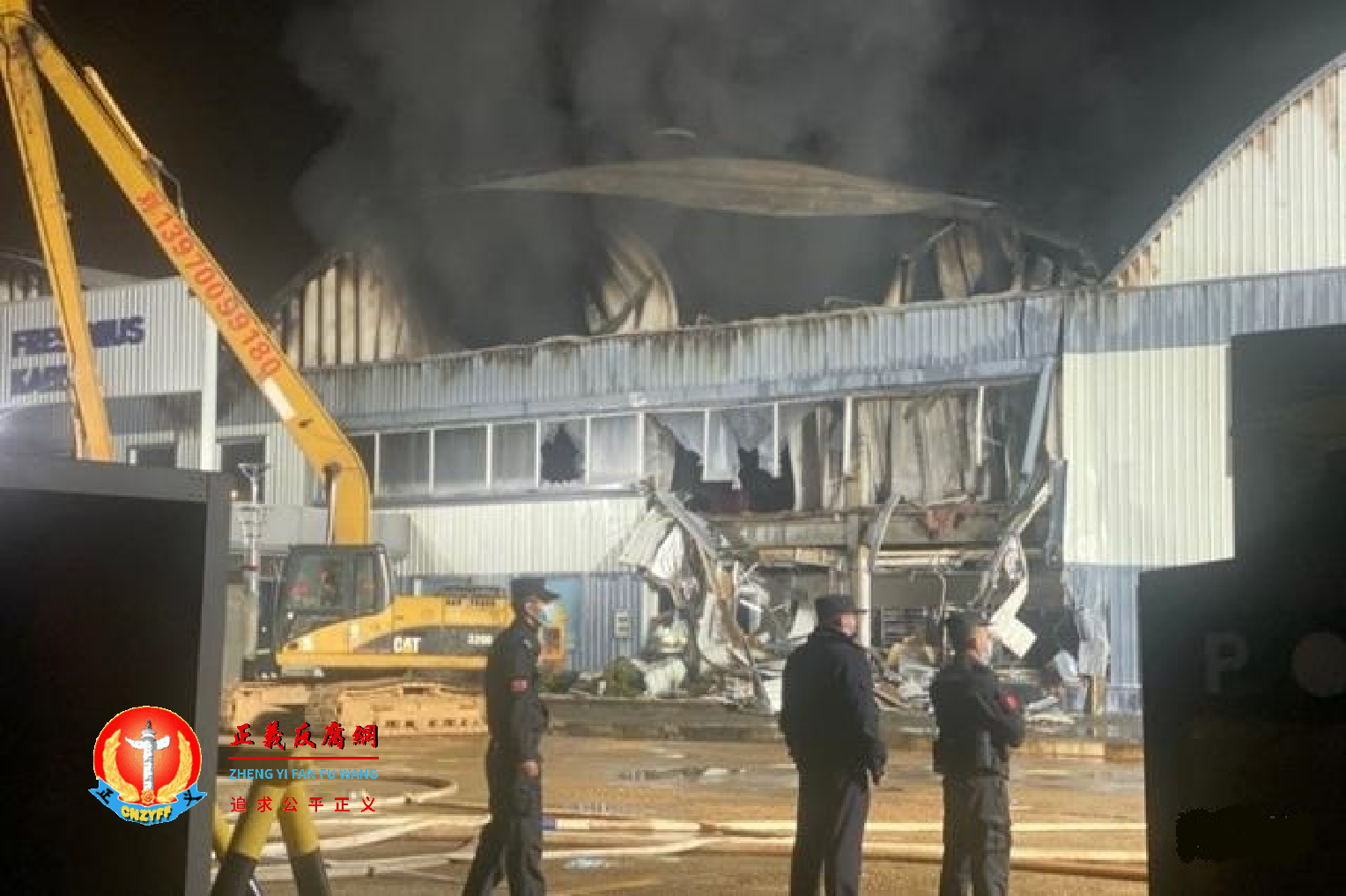 12月15日凌晨,事故救援现场画面。.png 12月15日凌晨,事故救援现场画面。.png