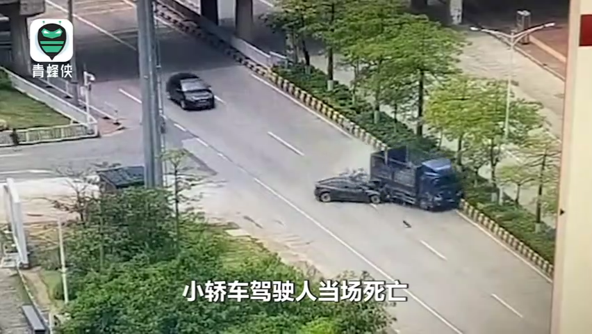特斯拉追尾货车,驾驶座彻底撞毁,轿车司机当场死亡。.png 特斯拉追尾货车,驾驶座彻底撞毁,轿车司机当场死亡。.png