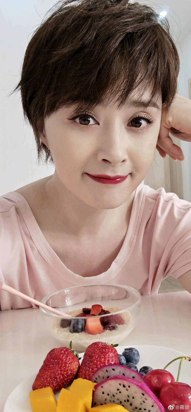 #蒋欣生图##欣时光#好好吃饭，才能美美哒.jpg